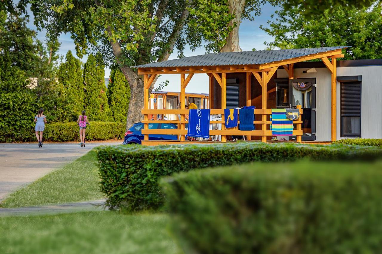 Balatontourist Fuered Camping & Bungalows Balatonfured Exterior photo