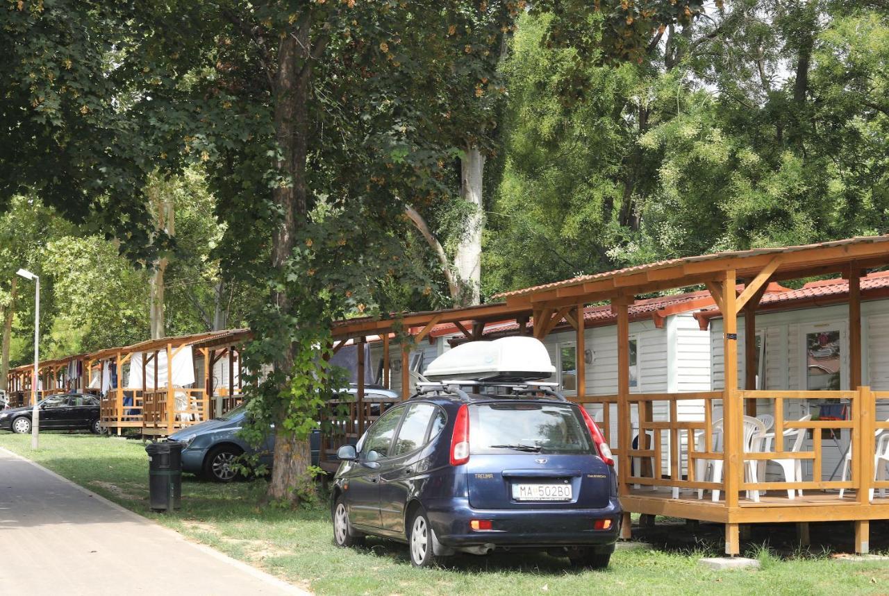 Balatontourist Fuered Camping & Bungalows Balatonfured Exterior photo